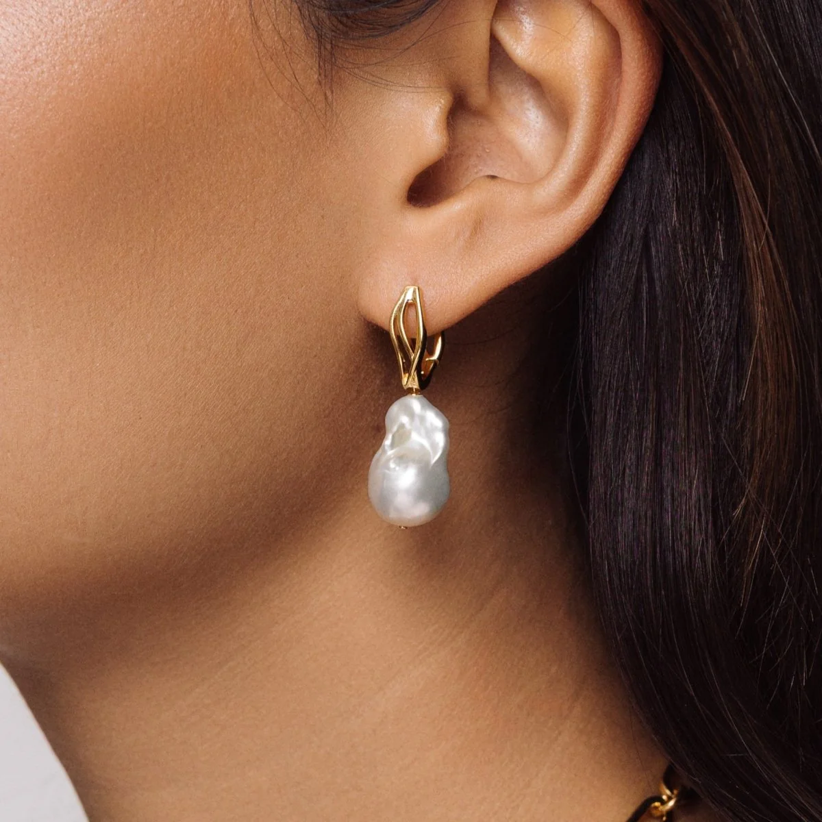 Baroque Pearl Wave Gold Hoop Earrings - Image 2