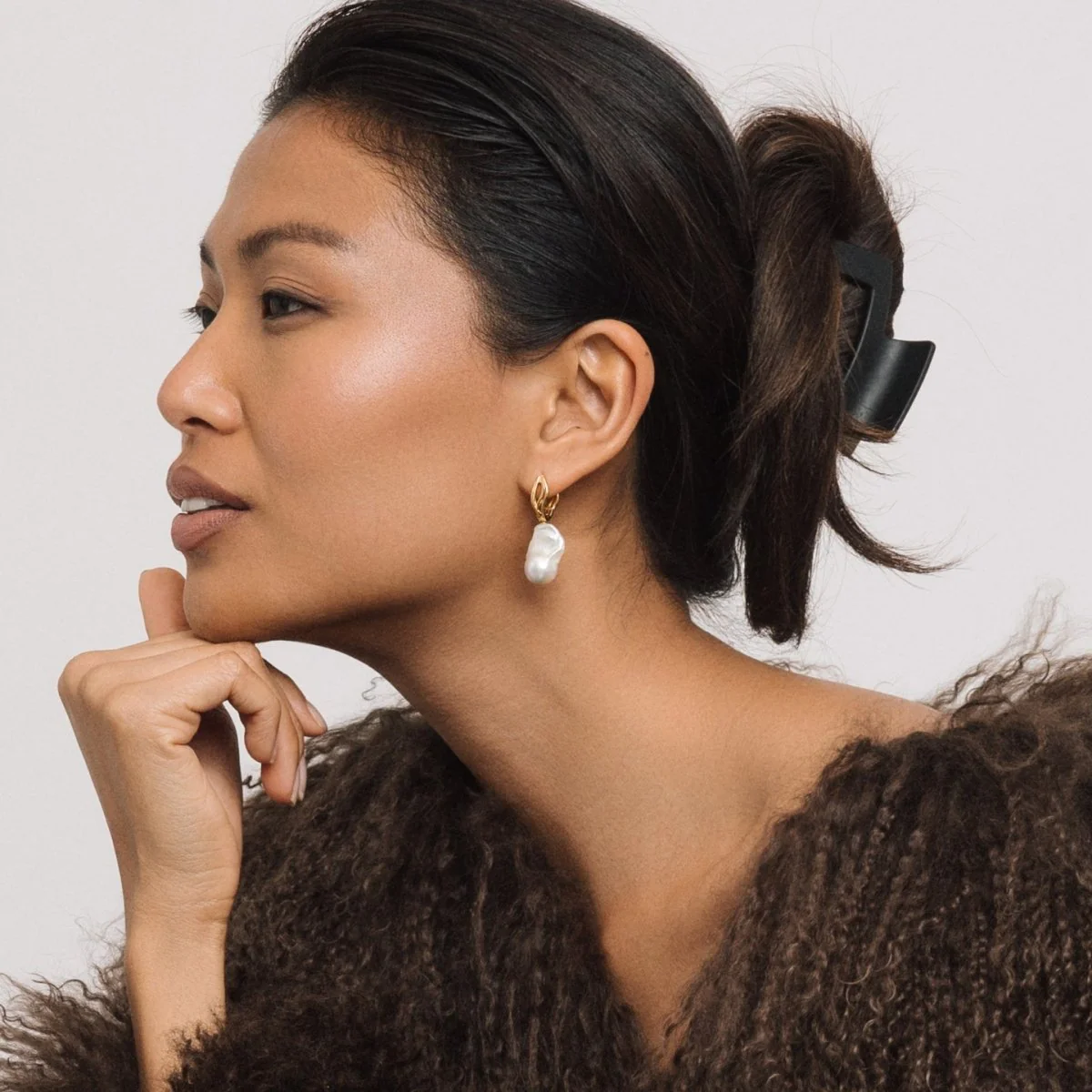 Baroque Pearl Wave Gold Hoop Earrings - Image 6