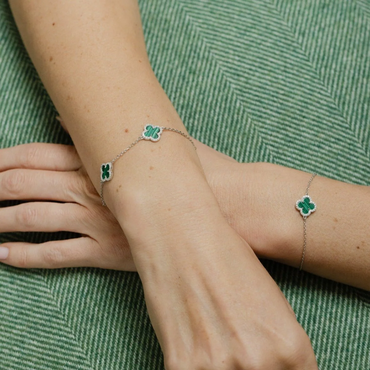 Clover Chain Bracelet with Malachite and Cubic Zirconia (Silver) - Image 4