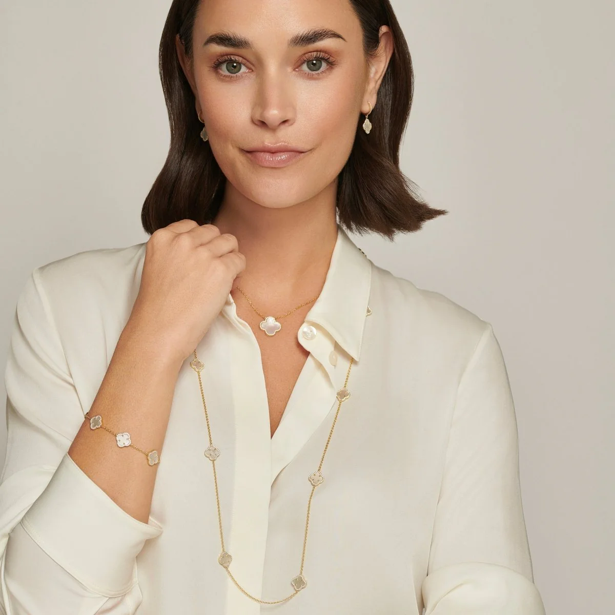 Clover Gold Necklace with Mother of Pearl and Cubic Zirconia - Large - Image 4