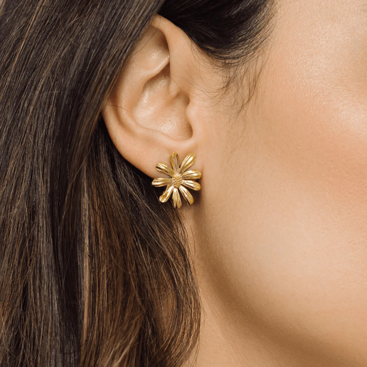 Daisy Flower and Pearl Gold Stud Drop Earrings - Image 4