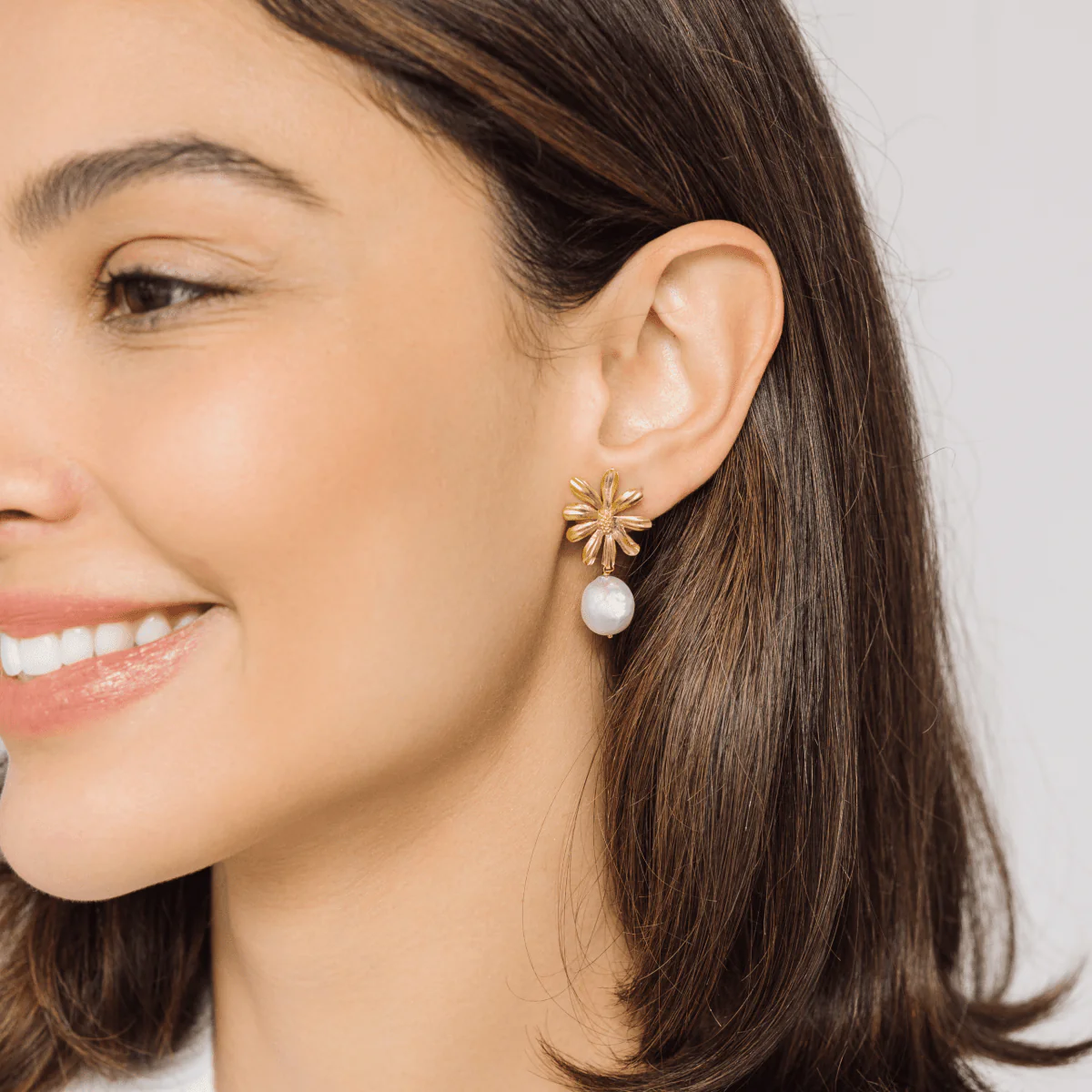 Daisy Flower and Pearl Gold Stud Drop Earrings - Image 6