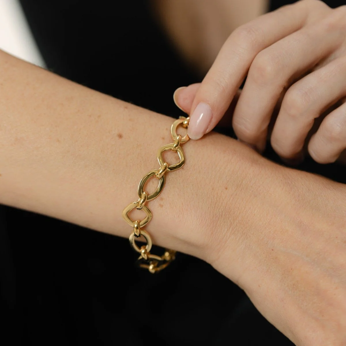 Statement Chain Link Gold Bracelet - Siena - Image 4