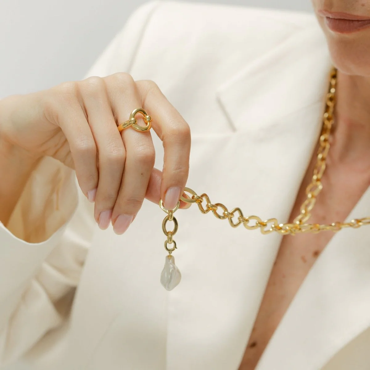 Baroque Pearl Statement Chain Link Gold Necklace - Image 3